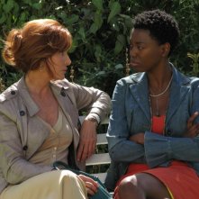 Il console italiano: Giuliana De Sio e Lira Molapo, protagoniste del film, in una scena