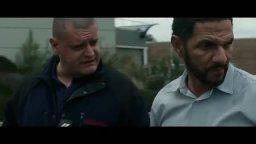 Trailer - Mains armées