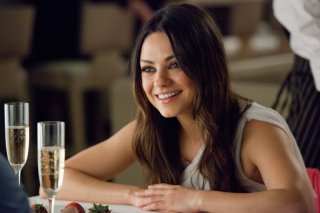 Ted: Mila Kunis sorride in una scena del film