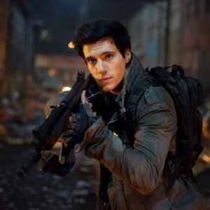 Falling Skies: Drew Roy in una scena dell'episodio Shall We Gather at the River