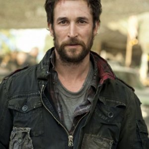 Falling Skies: Noah Wyle è Tom Mason nell'episodio Worlds Apart