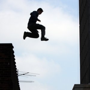 Freerunner - Corri o Muori: una scena di 'volo' del film