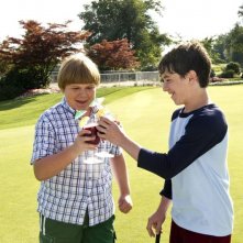 Diario di una schiappa 3 - Vita da cani: Zachary Gordon e Robert Capron brindano alle loro bravate in una scena