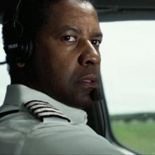 Flight: Denzel Washington in una scena del film