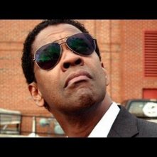 Flight: Denzel Washington in una scena del thriller d'azione diretto da Robert Zemeckis