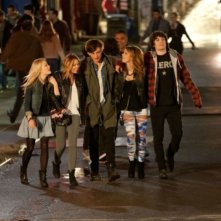 LOL - Pazza del mio migliore amico: Miley Cyrus, Ashley Greene, Douglas Booth, George Finn e Ashley Hinshaw in una scena del film