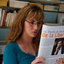 Louise Bourgoin in una scena di Travolti dalla cicogna