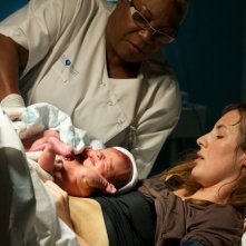 Travolti dalla cicogna: Louise Bourgoin qualche istante dopo il parto in una scena del film