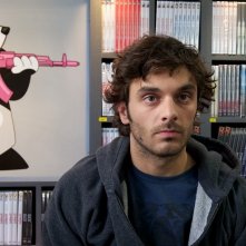 Travolti dalla cicogna: una divertente immagine di Pio Marmaï tratta dal film