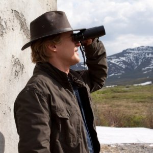 Un anno da leoni: Owen Wilson guarda in lontananza in una scena del film