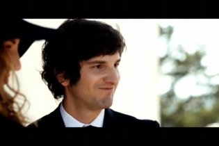 Video-recensione L'amore dura tre anni