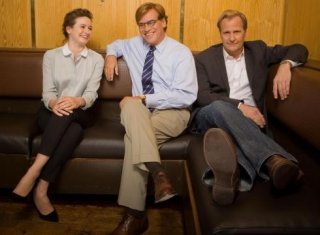 The Newsroom: Aaron Sorkin, Jeff Daniels e Emily Mortimer in una foto promozionale per la stagione 1