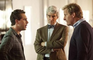 The Newsroom: Thomas Sadoski, Jeff Daniels e Sam Waterston in una scena dell'episodio 'We Just Decided To'