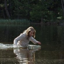 Babycall: Noomi Rapace in acqua in una scena del film