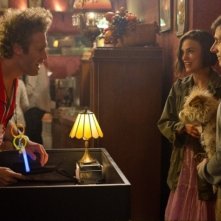Cercasi amore per la fine del mondo: T. J. Miller, Steve Carell e Keira Knightley in una divertente scena