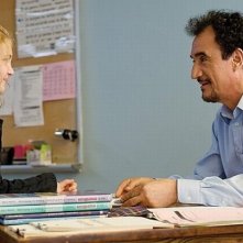 Monsieur Lazhar: Mohamed Fellag con la piccola Sophie Nélisse in una scena del film