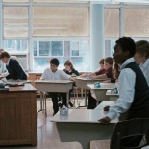 Monsieur Lazhar: Mohamed Fellag in una scena del film con la sua classe