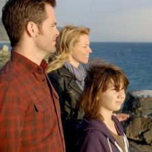 Chris Pine, Michael Hall D'Addario ed Elizabeth Banks in People Like Us