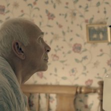 Frank Langella alle prese con il robot regalatogli in Robot and Frank