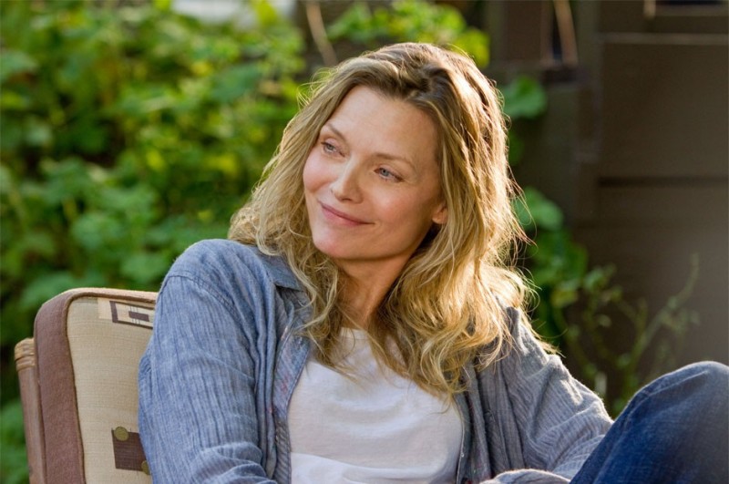 Michelle Pfeiffer è Lilian in People Like Us