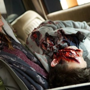 Grimm: Azura Skye ed Eric Riedmann nell'episodio The Thing with Feathers