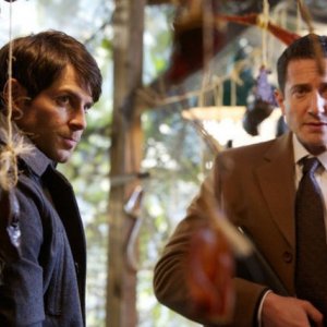 Grimm: David Giuntoli e Sasha Roiz in un momento dell'episodio Organ Grinder