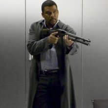 Tyler Perry imbraccia il fucile nella prima immagine di Alex cross