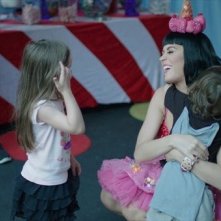 Katy Perry: Part of Me - Katy insieme a dei bambini