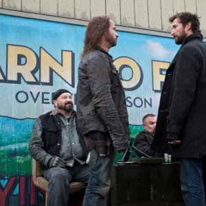 Falling Skies: Colin Cunningham e Noah Wyle nell'episodio Compass