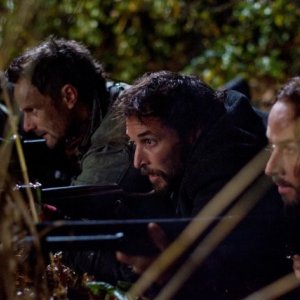 Falling Skies: Noah Wyle e Colin Cunningham nell'episodio Compass