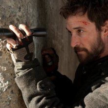 Falling Skies: Noah Wyle in una scena dell'episodio Young Bloods