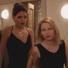 Katie Holmes e Michelle Williams nell'episodio Concorso di bellezza della serie Dawson's Creek