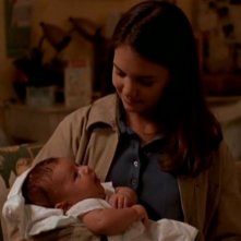 Katie Holmes in un momento dell'episodio Voci di corridoio della serie Dawson's Creek