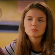 Katie Holmes in una scena dell'episodio Festa di ballo di Dawson's Creek