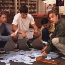 Katie Holmes, James van Der Beek, Joshua Jackson e Michelle Williams in Convivenza forzata della serie Dawson's Creek