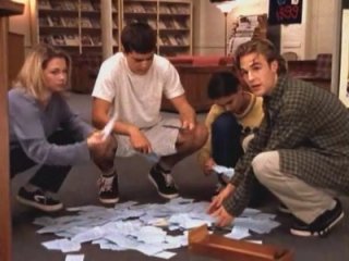 Katie Holmes, James van Der Beek, Joshua Jackson e Michelle Williams in Convivenza forzata della serie Dawson's Creek