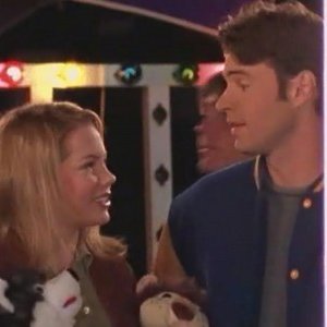 Michelle Williams e Scott Foley in un momento dell'episodio Esperimenti d'amore della serie Dawson's Creek