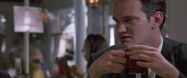 Quentin Tarantino è Mr. Brown in una scena de Le Iene