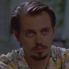 Steve Buscemi nei panni di Mr. Pink in una scena de Le Iene