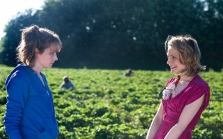 Christine Bottomley e Anna Madeley in Strawberry Fields (2012)