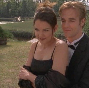 James van Der Beek e Katie Holmes nell'episodio Il ballo studentesco della serie Dawson's Creek