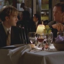 John Wesley Shipp e James van Der Beek nell'episodio Riuniti della serie Dawson's Creek