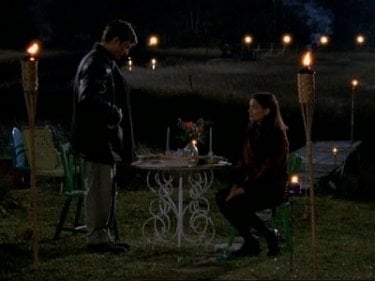 Kerr Smith e Katie Holmes in un momento dell'episodio Essere o non Essere (2) della serie Dawson's Creek