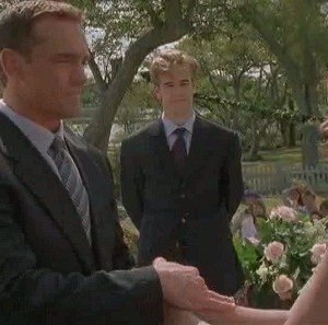 Mary-Margaret Humes, James van Der Beek e John Wesley Shipp nell'episodio Pacey o Dawson? della serie Dawson's Creek