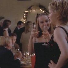 Michelle Williams in un momento dell'episodio Un matrimonio perfetto della serie Dawson's Creek