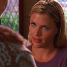 Busy Philipps in una scena dell'episodio Momenti critici della serie Dawson's Creek