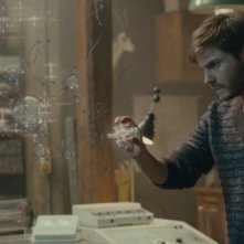 Eva: Daniel Brühl in una scena del film mentre manipola il dna