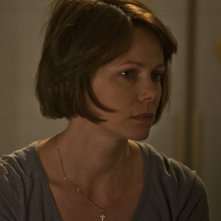 Gli equilibristi: lo sguardo affranto di Barbora Bobulova in una scena