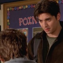 Mark Matkevich  in una scena dell'episodio Un tuffo nel passato della serie Dawson's Creek