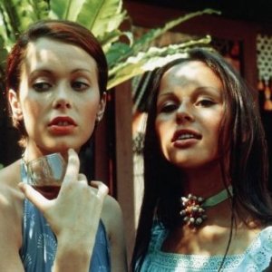 Sylvia Kristel e Christine Boisson in Emmanuelle